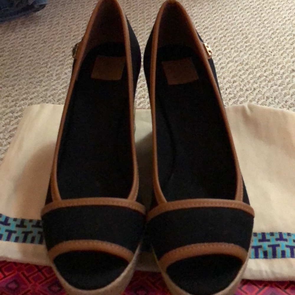 New in box Tory Burch wedges!!